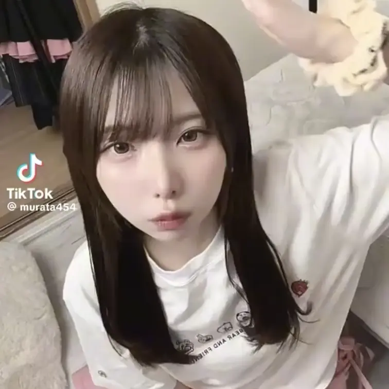 【伝説の動画を再販します】完全顔出し えなこ似の超絶可愛い友だちムラタちゃんと居酒屋行って泥酔セックスしてきた。
